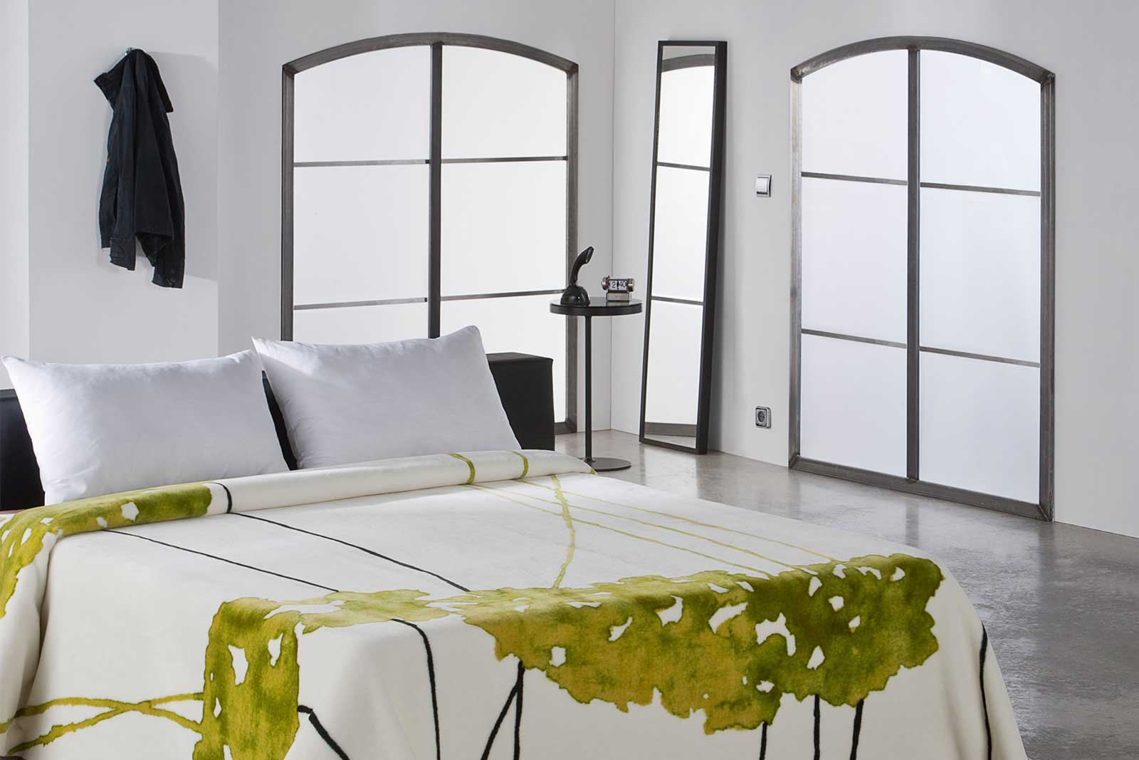 White & Green Blanket - Bellagio Home